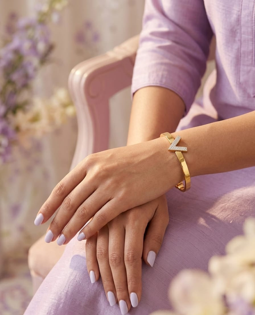 Aura V-Crest Bangle
