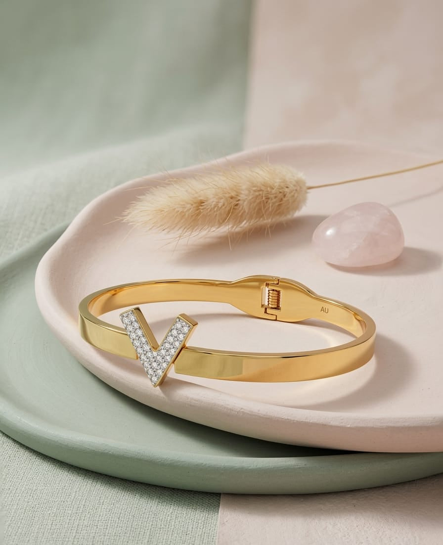 Aura V-Crest Bangle