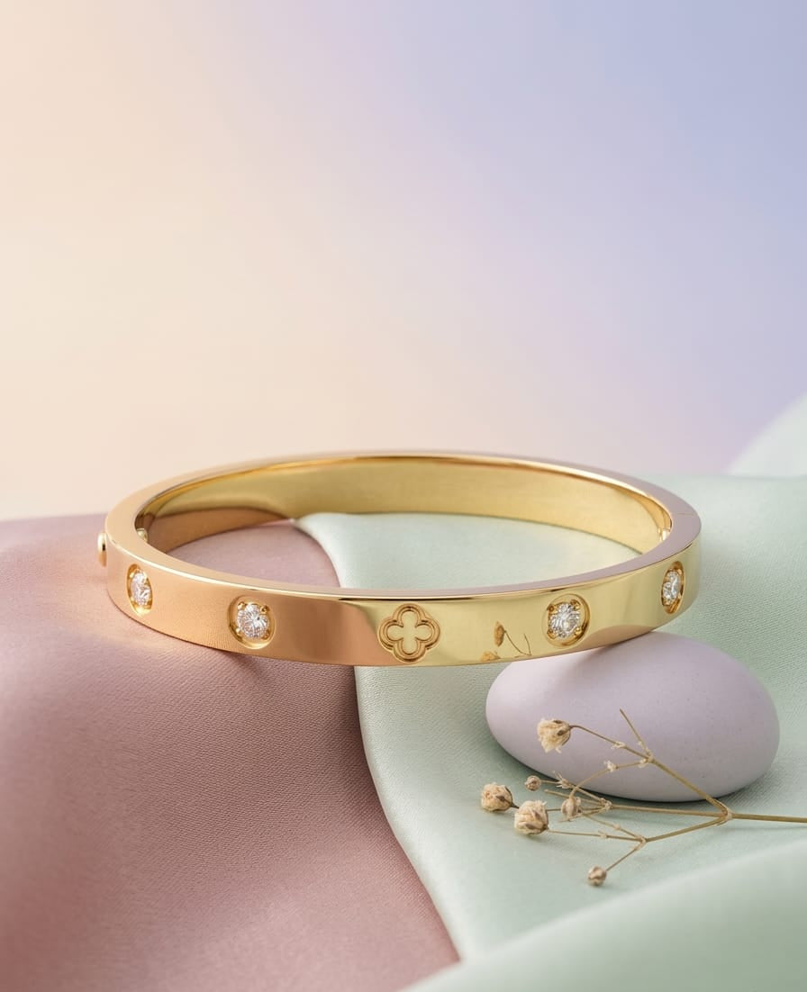 Aura Clover Bangle